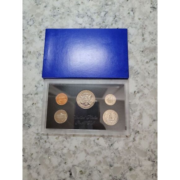 1972 US Mint 5 Coin Proof Set Kept in Safe Uncirculated in Case - Picture 5 of 8
